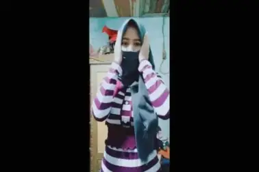 Cewek Jilbab Buka Bukaan Colmek Memek Basah Banjir