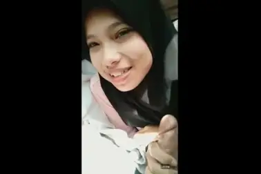 Hijab Hitam Ngemut Kontol Gede Di Mobil Panas